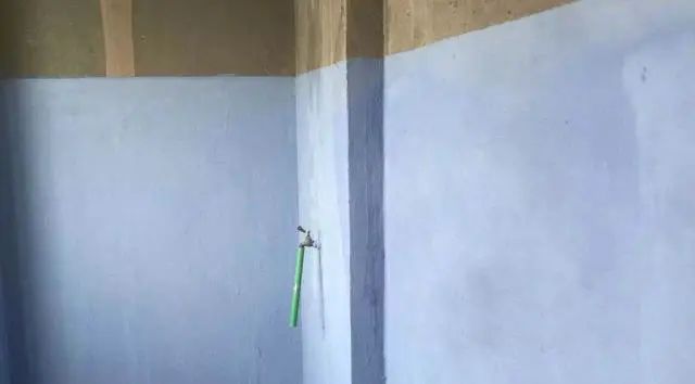为什么家里墙上的瓷砖一敲就会有闷响声吗？